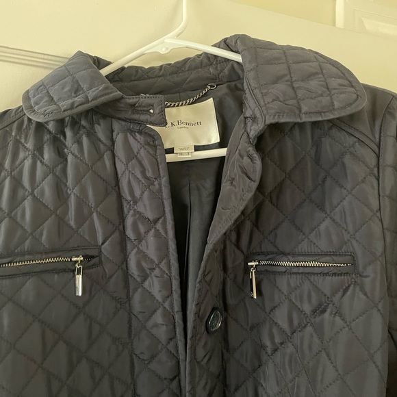 Gorgeous LK Bennett belted rain coat. Like new. Navy blue, quilted. Size US4 - Picture 2 of 15